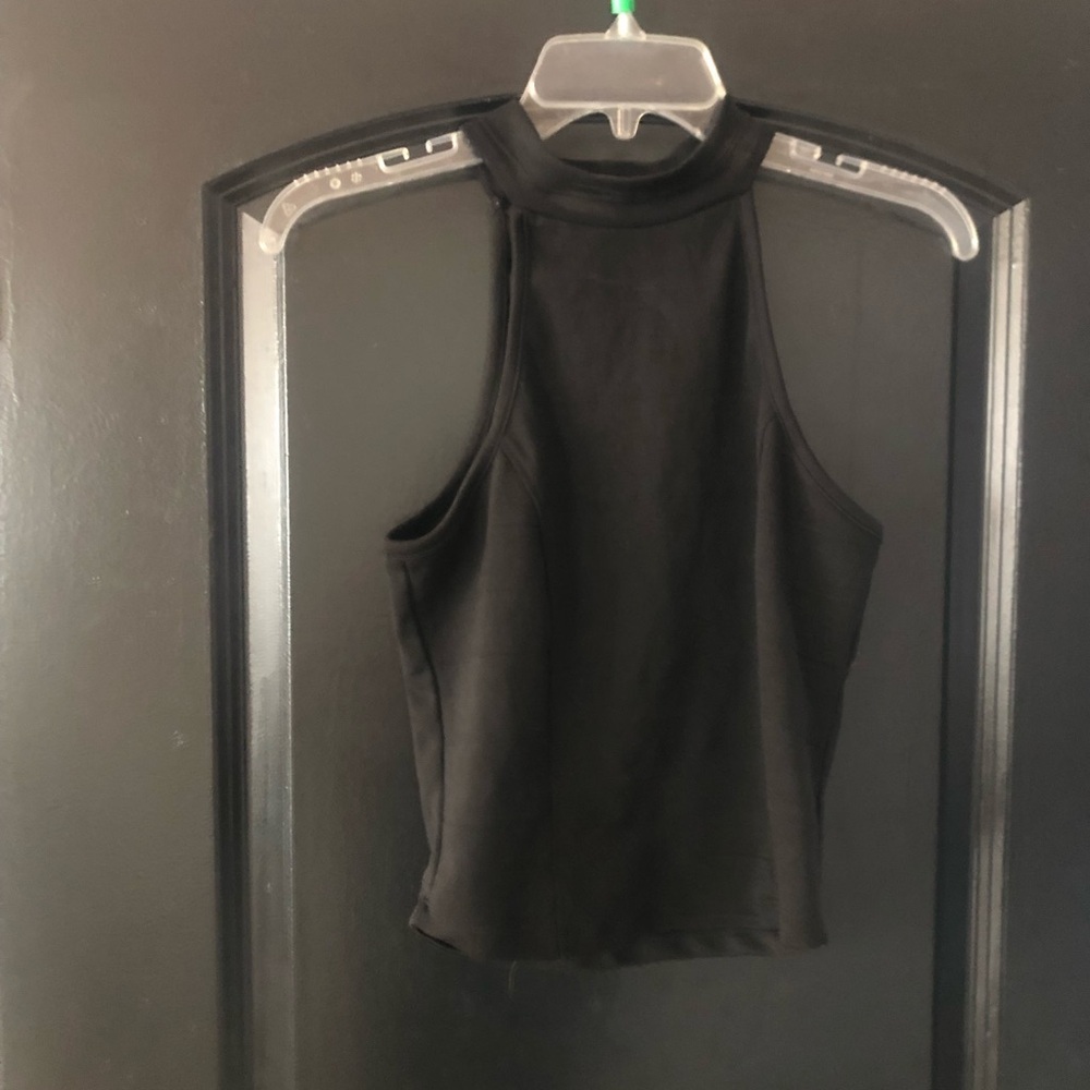 Black crop top tank top